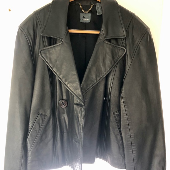 Beautiful Liz Claiborne Womens black leather jacket size 12 - Picture 1 of 4